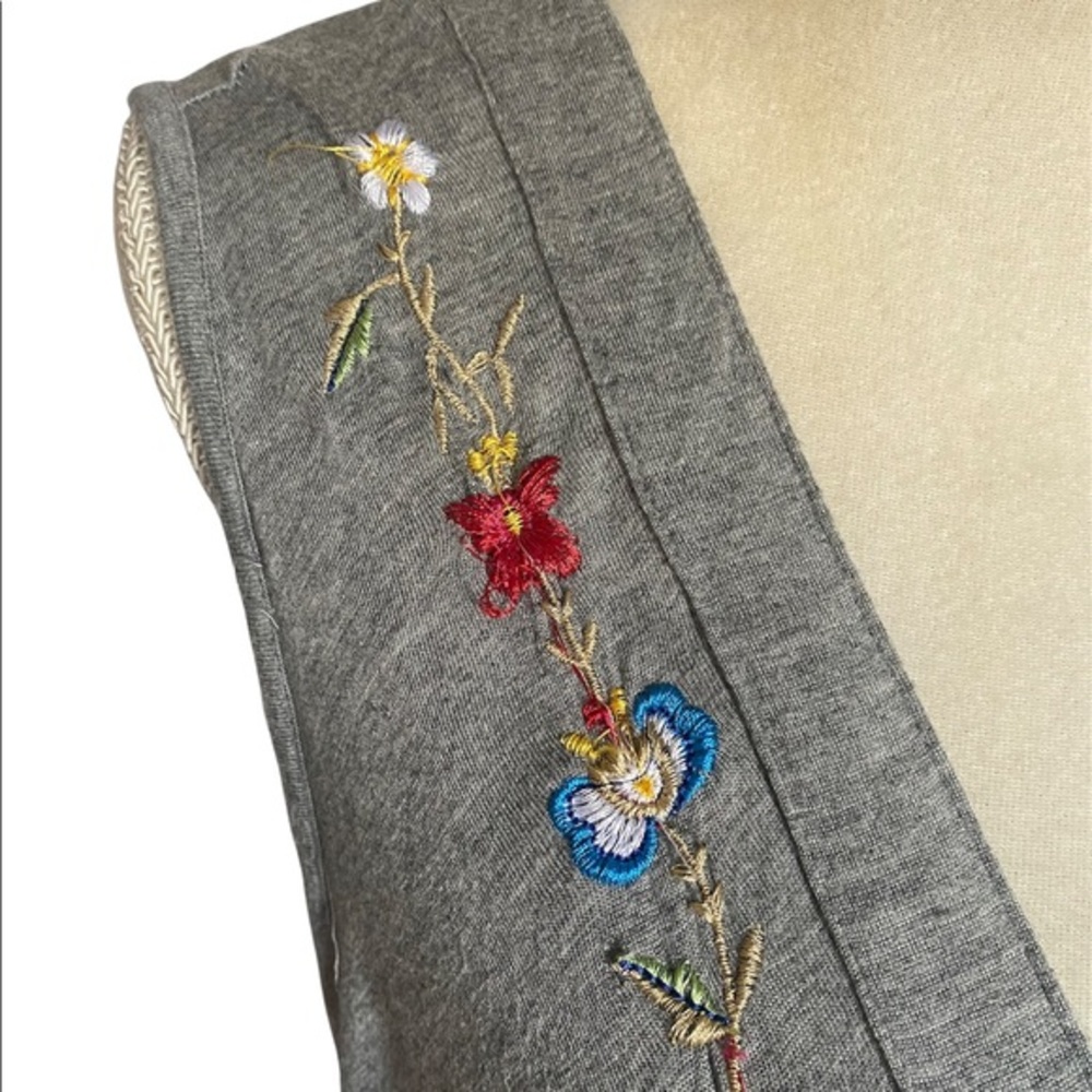 Life Style Grey Floral Embroidered‎ T-shirt Vest sz M - Picture 6 of 6